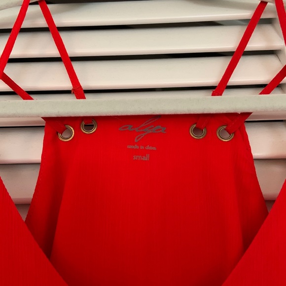 Simple Red Dress - Picture 2 of 2